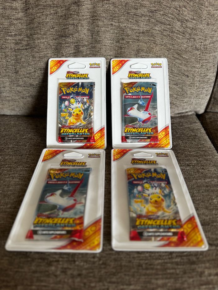 4 boosters étincelles déferlantes sous blister EV8