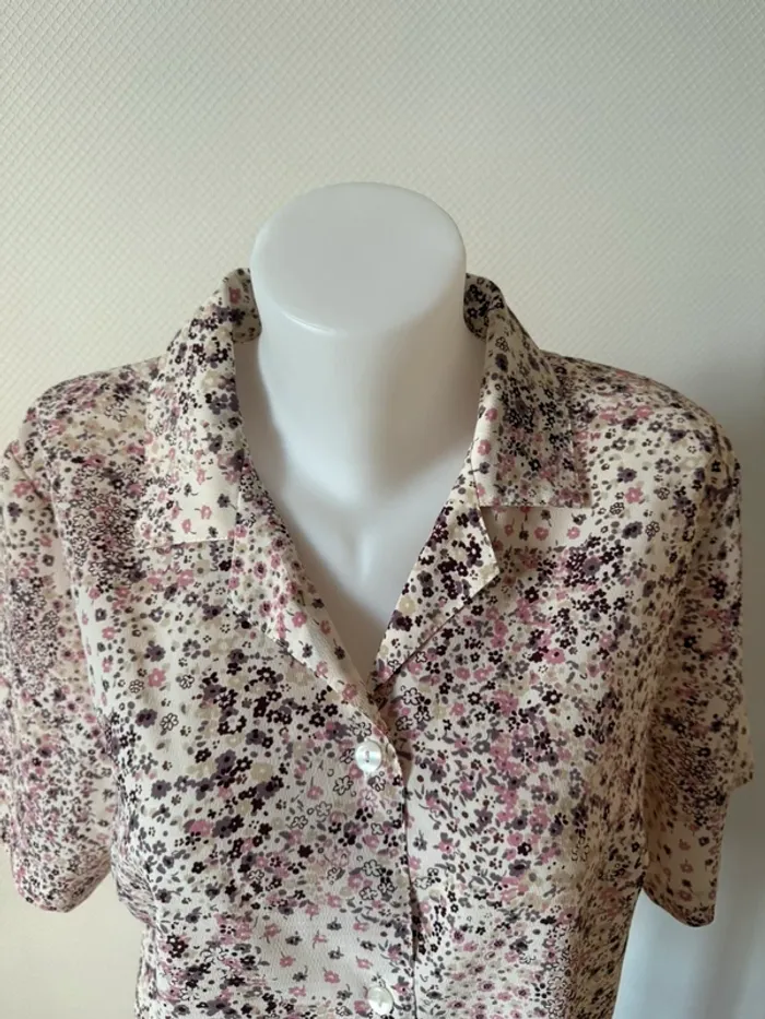 Blouse vintage grande taille en très bon état à fleur taille 46 20/20 - photo numéro 3