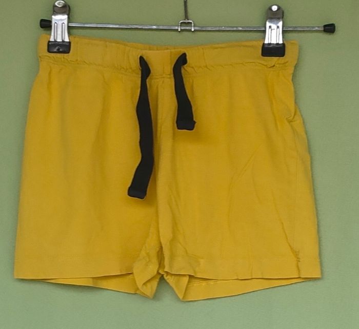 Short taille 7/8 ans