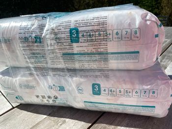 Couches Pampers baby dry taille 3 
