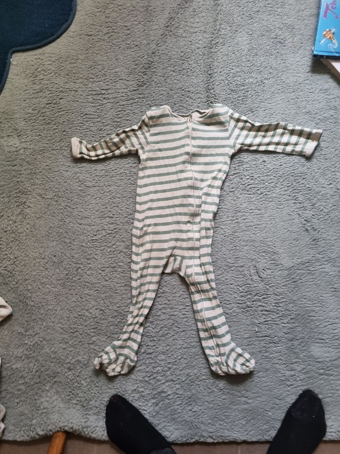 Pyjama rayé vert et blanc