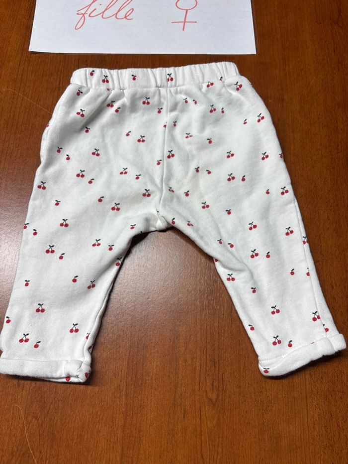 Pantalon blanc cerises 🍒 - photo numéro 4