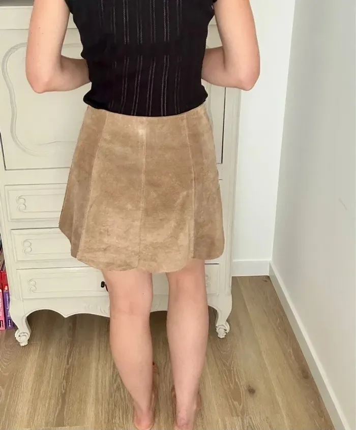 Superbe petit jupe marron Camel bas pétale Etam en cuir daim et boutons taille 36 , S , 1 - photo numéro 3