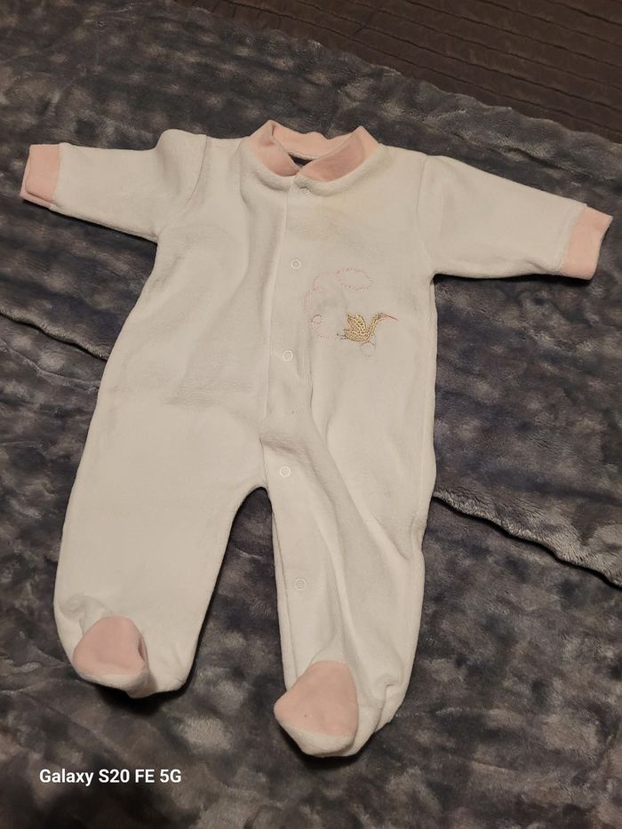 Ensemble velour peu servi bébé fille âge 3 mois. Dort bien velour bébé fille âge 3mois Marque Barbouillage . - photo numéro 2