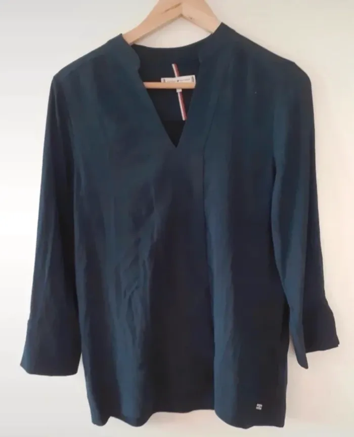 Blouse col V manches 3/4 bleue marine Tommy Hilfiger 36 neuve - photo numéro 4