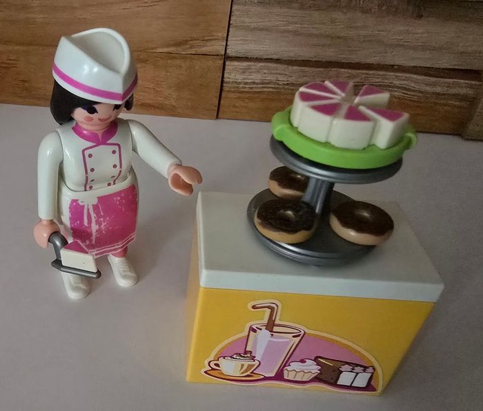 Playmobil 70419 :  pâtissière avec comptoir à gateaux - photo numéro 5