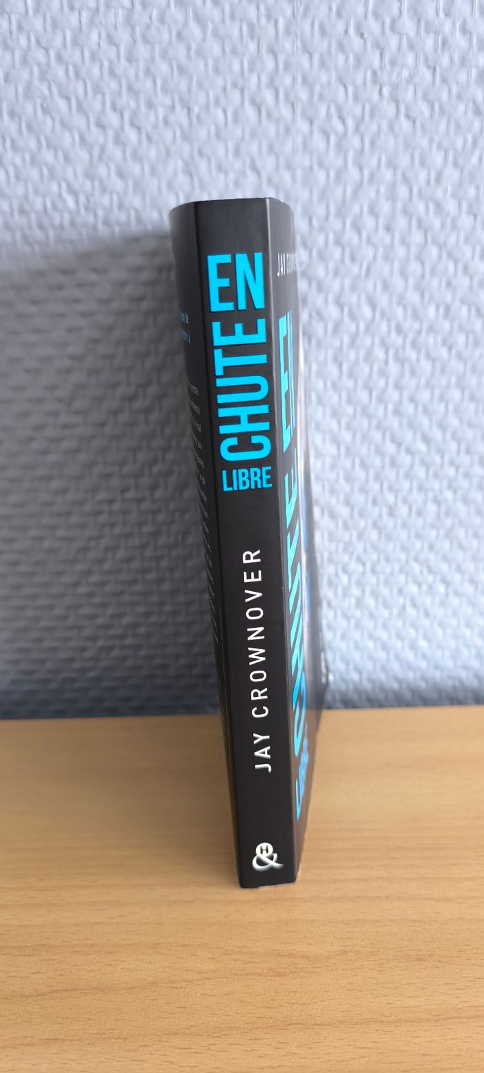 Livre en chute libre jay crownover - photo numéro 3