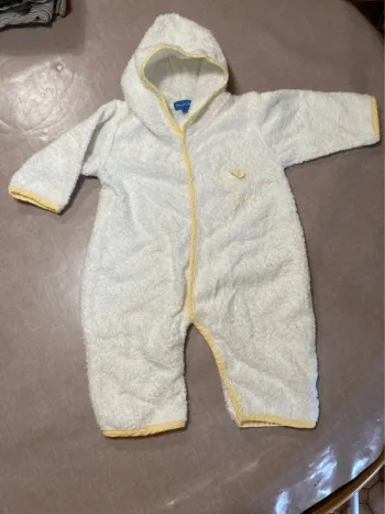 Peignoir bébé éponge avec capuche Bout’chou – 6M (blanc/jaune)