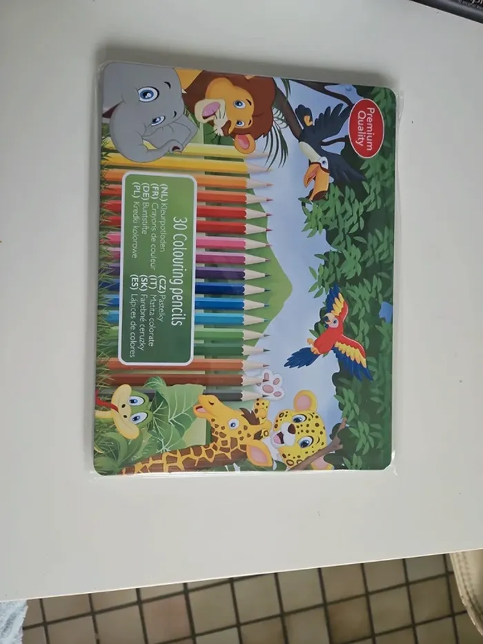 Boite de crayons de couleur