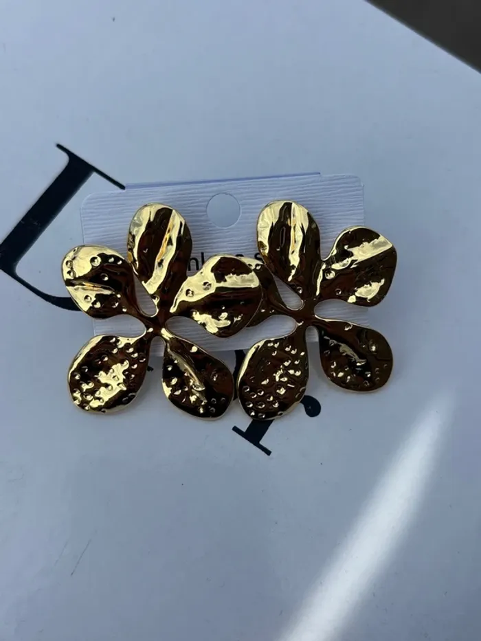 Boucles d’oreilles pétales de fleurs dorés - photo numéro 2