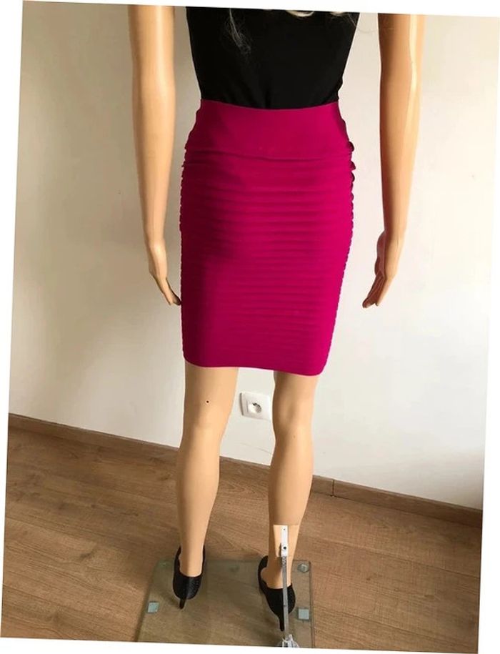 Jupe moulante élastique rose fuschia taille S/M jamais portée - photo numéro 7