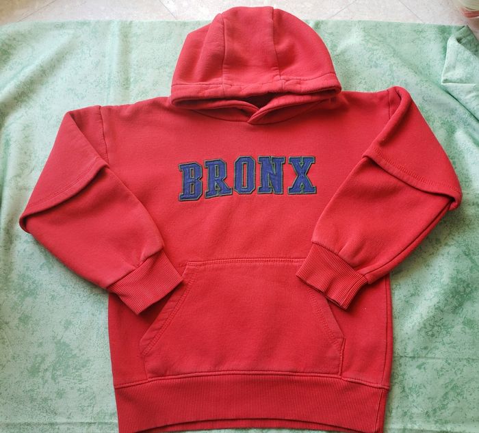 Pull à capuche garçon 8 ans