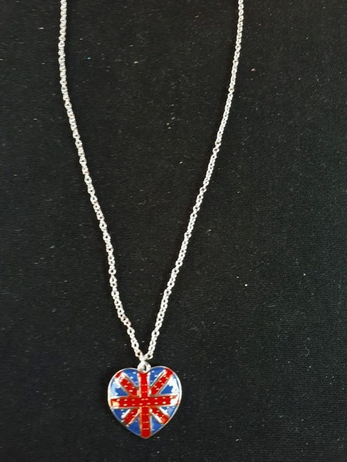 Collier avec pendentif cœur anglais - photo numéro 2