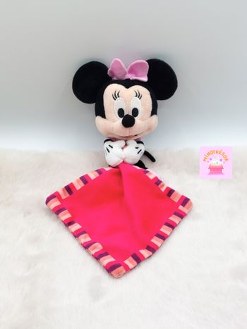 Peluche doudou Minnie mouchoir fuschia fleur DISNEY robe rose pois Nicotoy ?