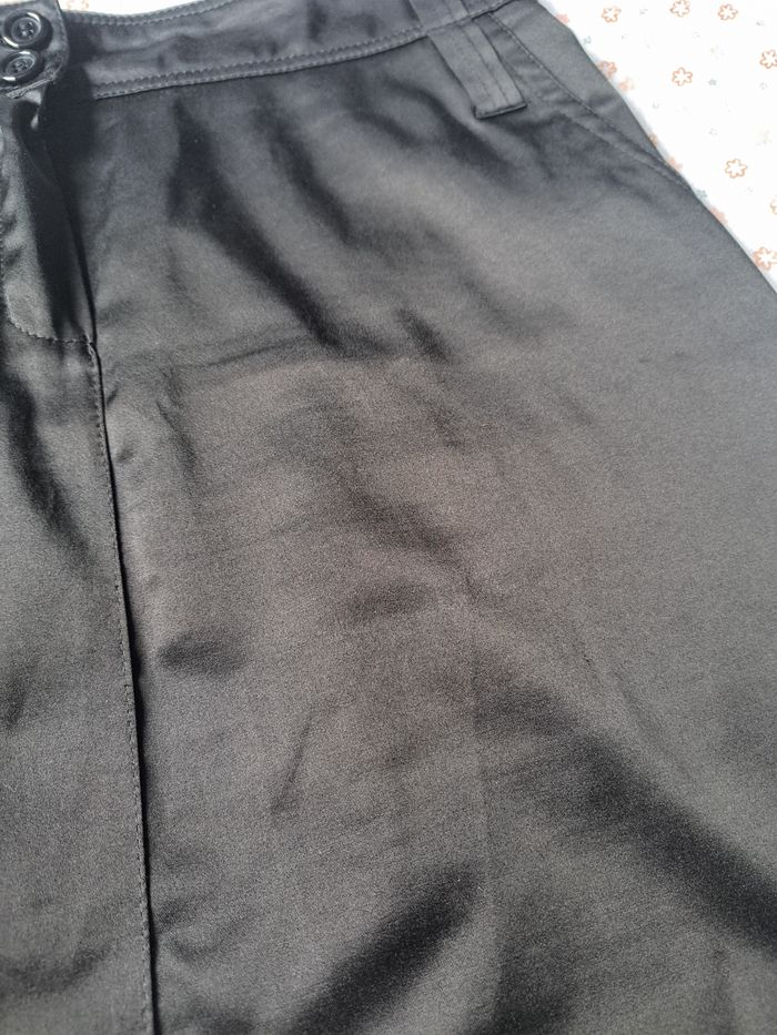 Mini-jupe noire satinée Lulumary - Taille M/L - Très bon état - photo numéro 2