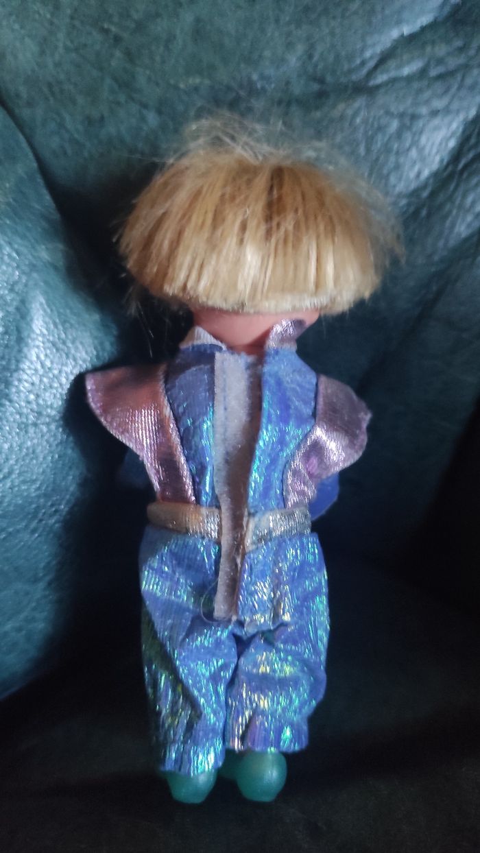 Petite poupée barbie prince - photo numéro 3