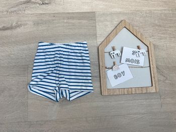 Short blanc rayé marine