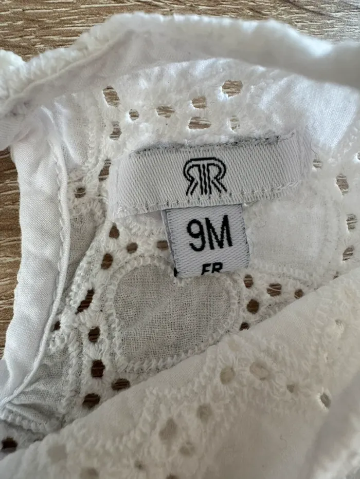Combinaison blanche avec dentelle La Redoute 9 mois Neuf - photo numéro 5