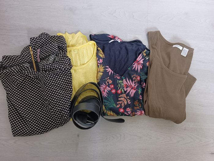 LOT DE VÊTEMENTS TAILLE 50 - photo numéro 2