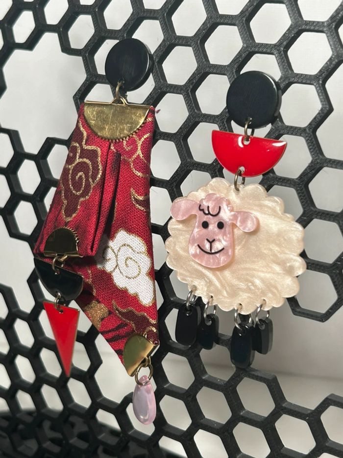 Boucles d’oreilles dépareillées - Mouton Pop et kimono - photo numéro 2