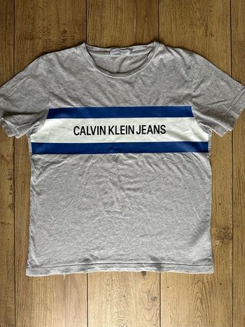 T-shirt Calvin Klein Jeans garçon 12  ans – logo – très bon état