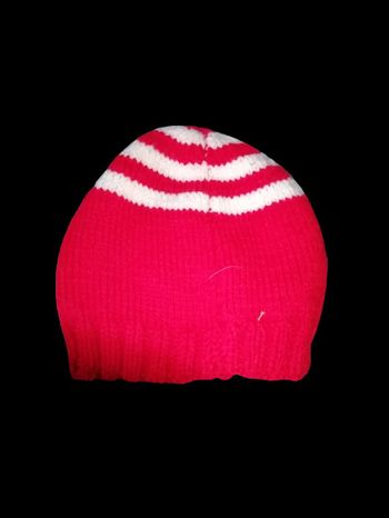 Bonnet rouge sans marque
