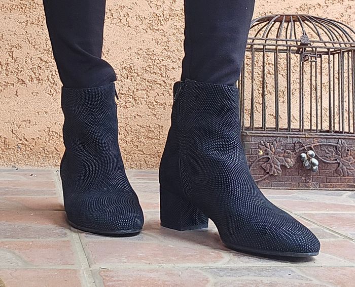 📌 Bottines en Cuir Elégantes avec Détails Accessoire Diffusion - photo numéro 2