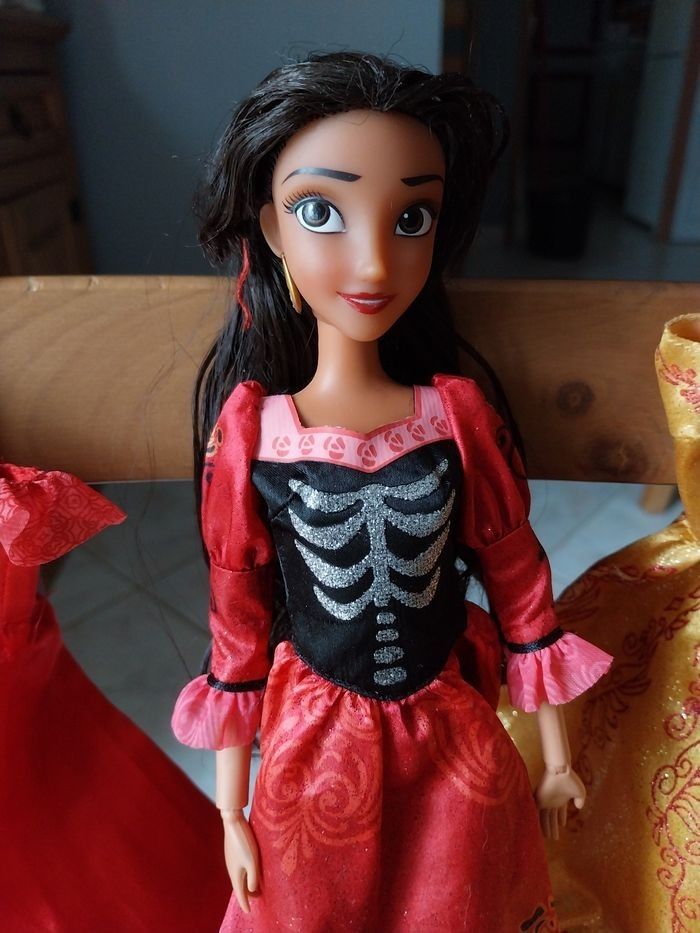 Poupée Elena d'Avalor Wardrobe Set Elena avec 3 tenues Disney - photo numéro 10