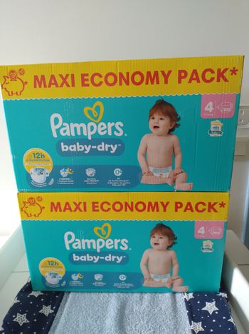 Lot de 216 couches Pampers baby dry taille 4