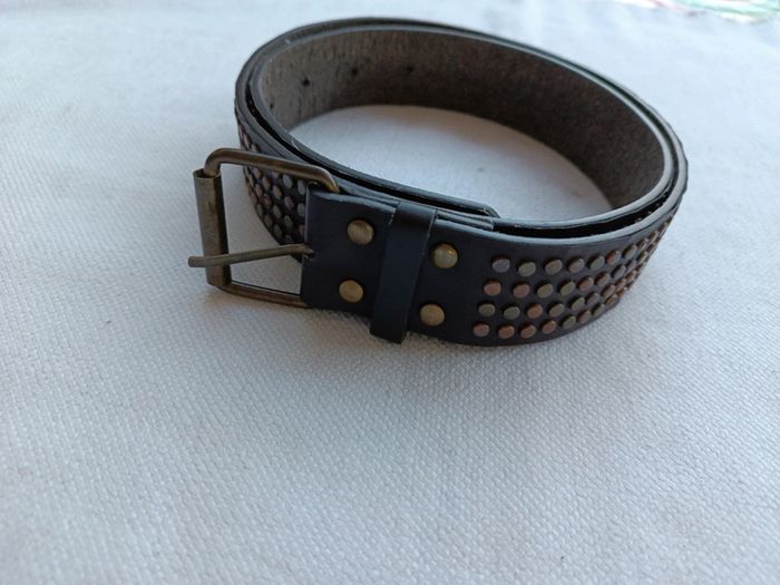 Ceinture cloutée