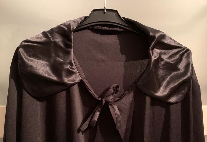 Cape noire style Dracula - Halloween - photo numéro 2