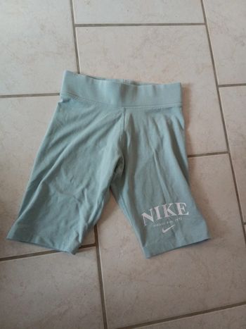 Short cycliste nike Taille 34