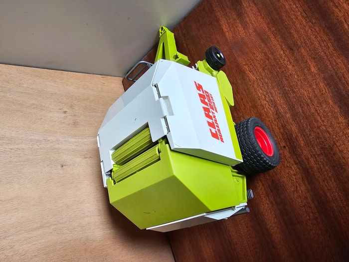 Presse Claas Rollant 250 Bruder - photo numéro 3