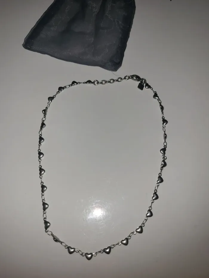Chaîne Victoria ras de cou motif petit cœur
