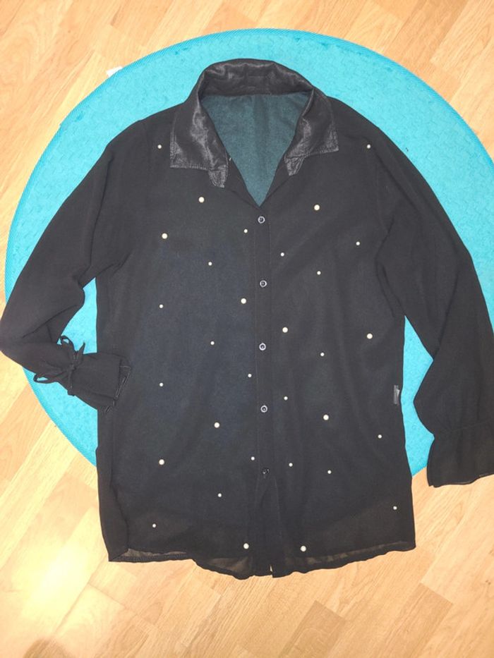 Chemise longue avec perle blanche