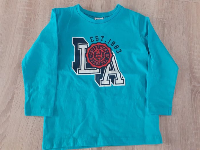 Tee-shirt neuf 5 ans