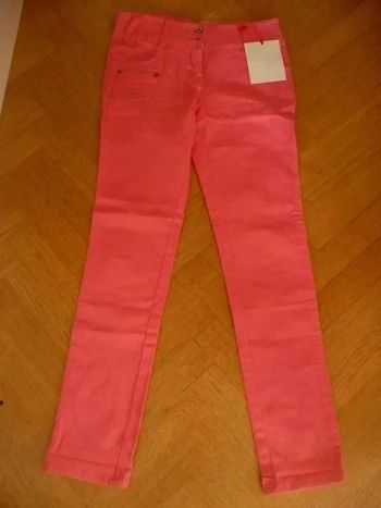 Neuf et étiqueté pantalon slim corail saumon 3 suisses 14 ans