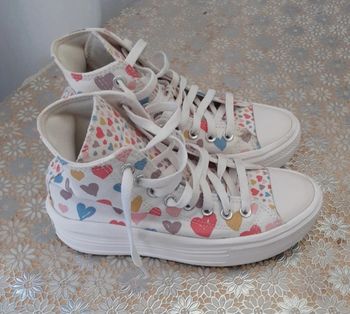 Baskets Converse All Star Chuck Taylor coloris blanc imprimées cœurs taille 36 en très bon état