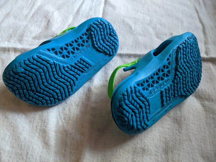 Tongs Decathlon Taille 19/20 - photo numéro 3