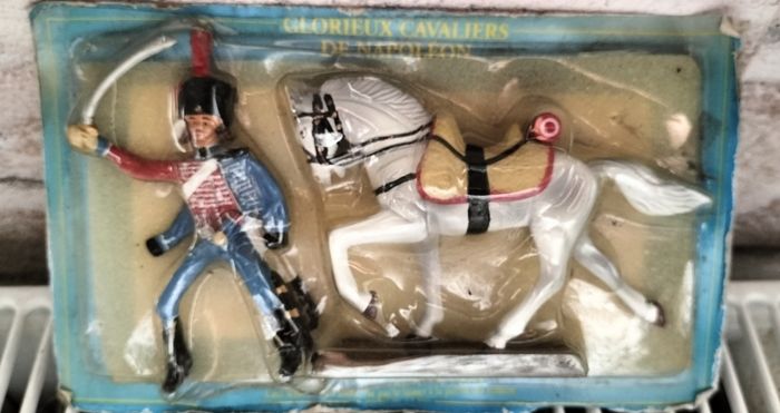 Soldat et cheval de collection en plomb