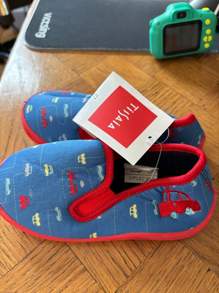 Chaussons motifs voiture