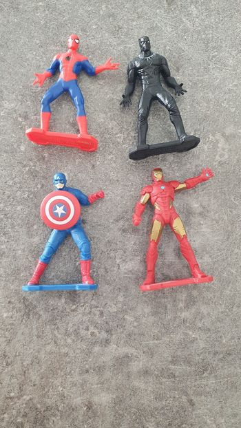 4 personnages Marvel