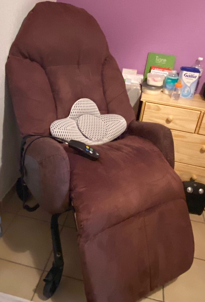 Fauteuil électrique chambre bébé - photo numéro 2