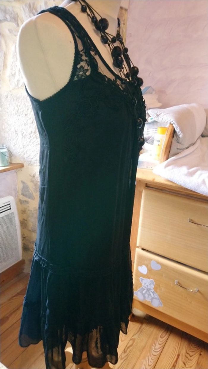 Superbe robe cache cache neuve taille 36 - photo numéro 2
