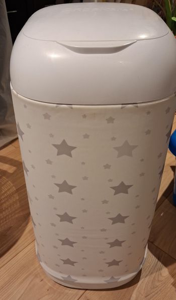 Poubelle a couche avec sa housse Angelcare