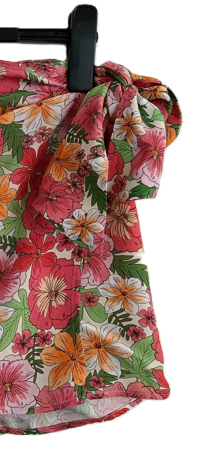 Jupe short à fleurs multicolores. Primark. Taille 40 / 42 - photo numéro 2