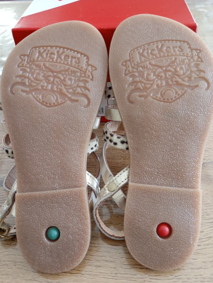 Kickers neuves pour fille en taille 25 - photo numéro 4