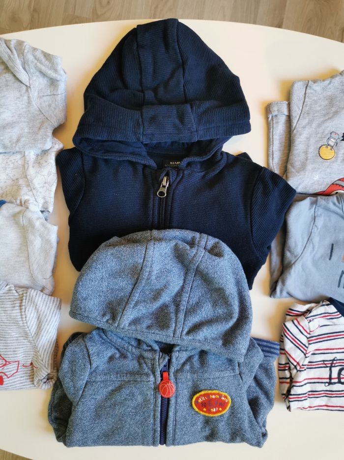 Lot bodys tee shirts gilets 12 mois - photo numéro 4