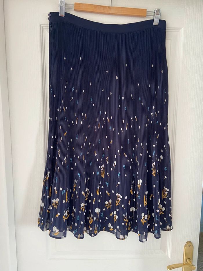 Jupe plissée fleurie bleu marine Comptoir des Cotonniers taille 42 - photo numéro 4