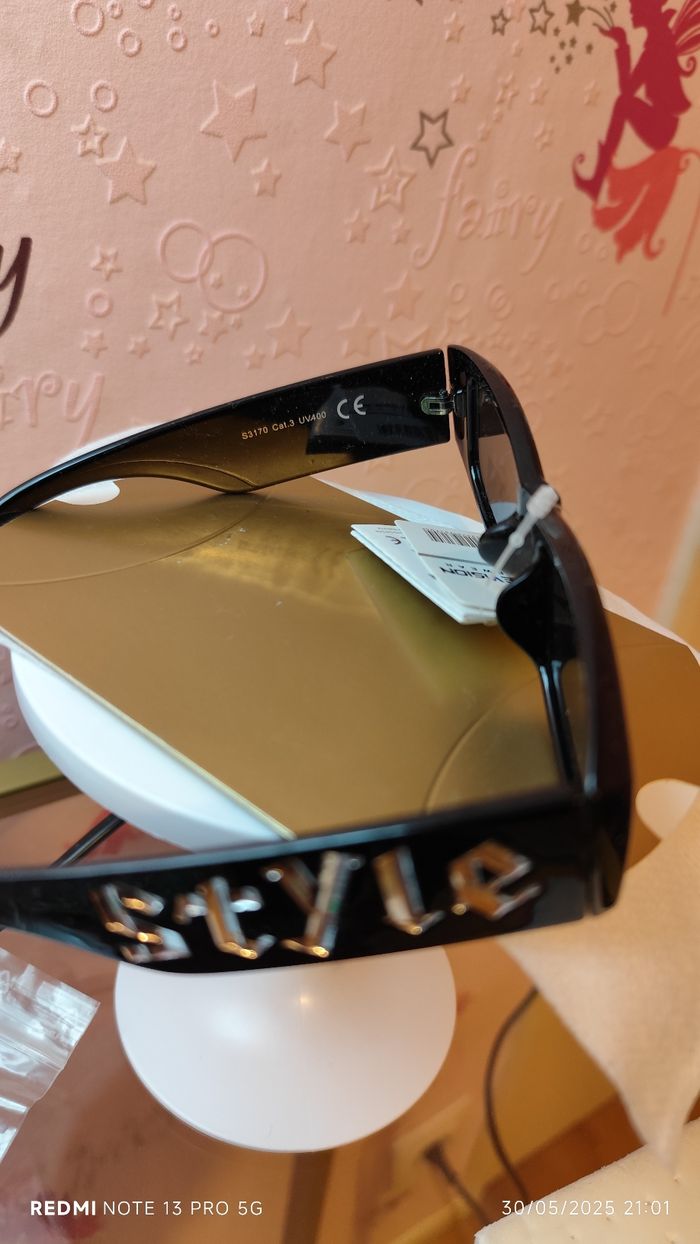 Lunettes de soleil femme neuve